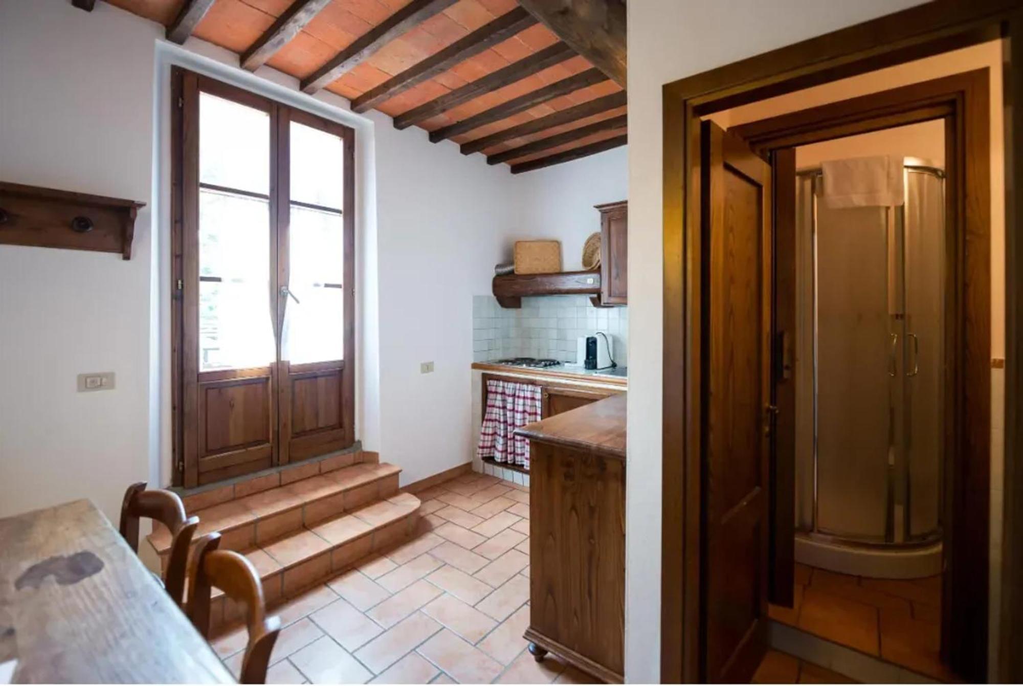 Charming Studio With Shared Pool In Лоро Чиуфена Екстериор снимка