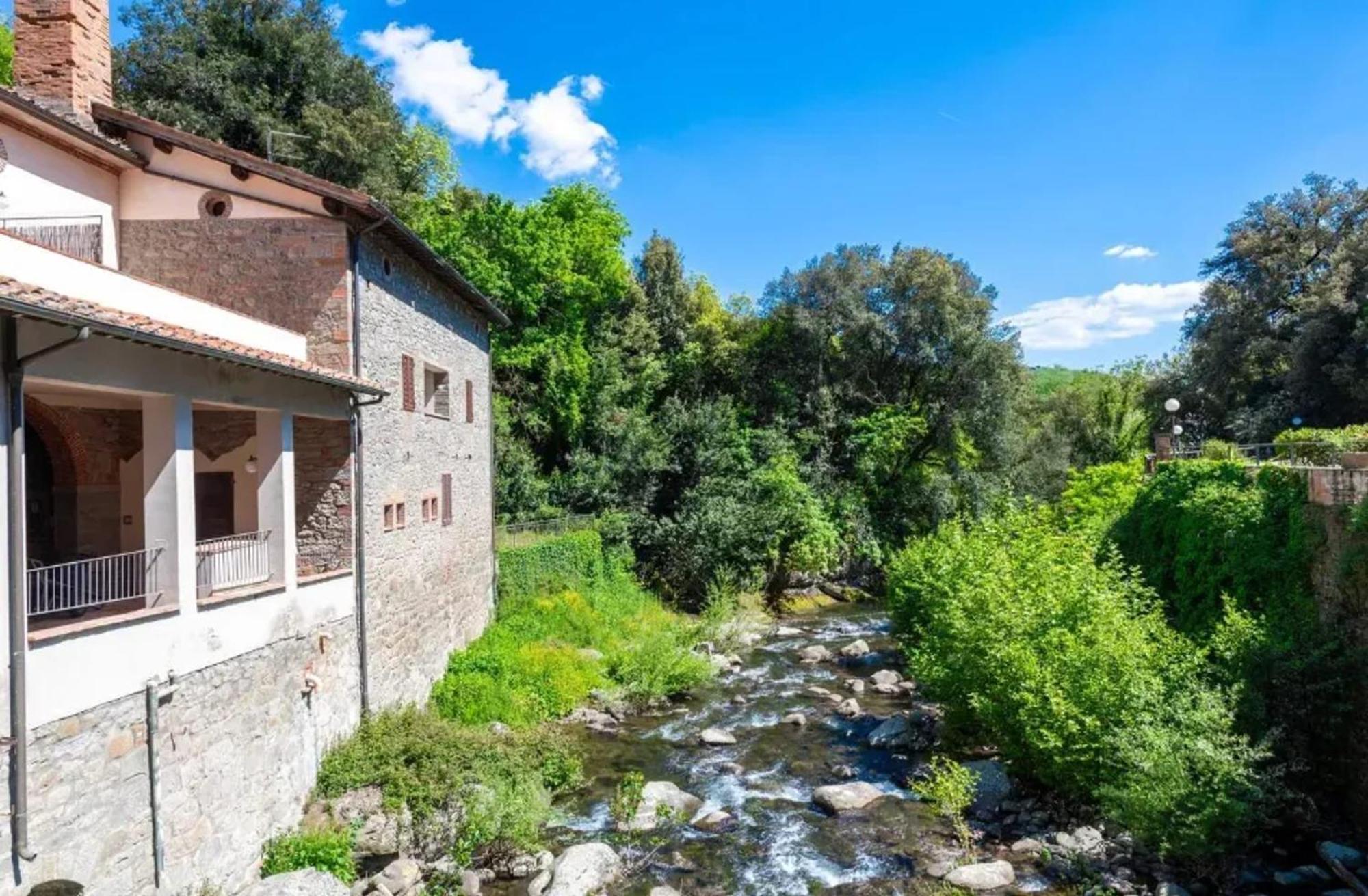 Charming Studio With Shared Pool In Лоро Чиуфена Екстериор снимка